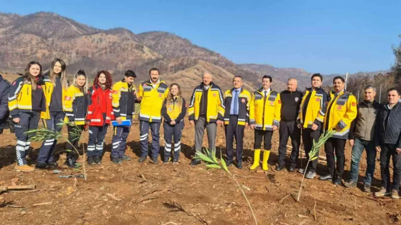 Marmaris’te sağlık çalışanları bin 120 fidanı toprakla buluşturdu