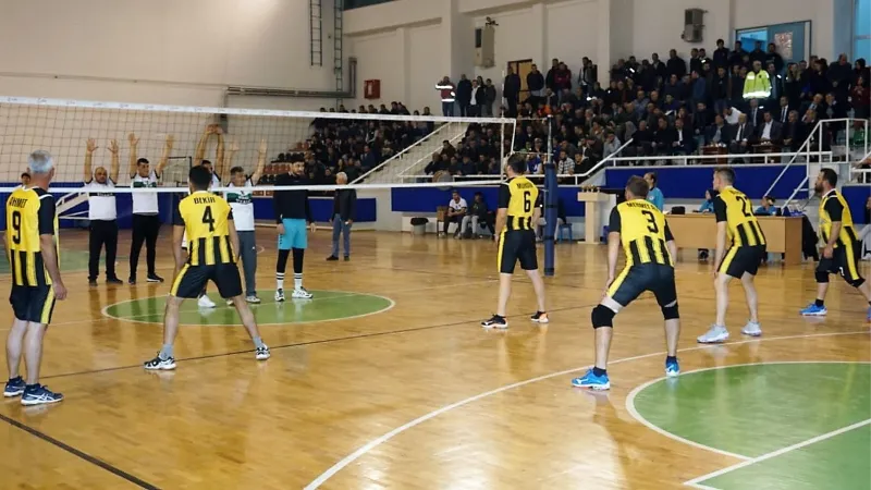 Çivril’de kenardan yapılan müdahale final maçını 2 saat uzattı