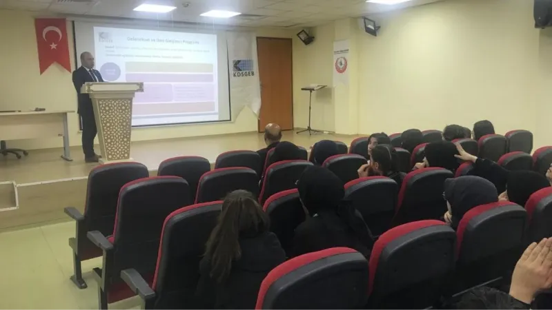 Meslek lisesi öğrencileri destekler konusunda bilgilendiriyor