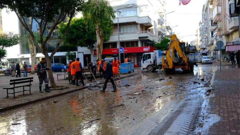 Büyükşehir Kumluca’da seferberlik başlattı