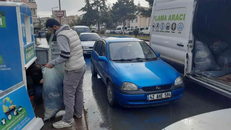 Akşehir’de tekstil atık kumbaralarına vatandaşlardan büyük ilgi