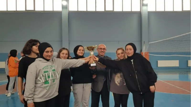 Hisarcık Anadolu Lisesi’nde voleybol turnuvası