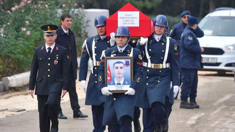 Trafik kazasında hayatını kaybeden askerin naaşı memleketine uğurlandı