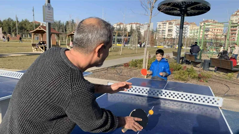 Eskişehirliler güzel havanın tadını Millet Bahçesi’nde çıkardı