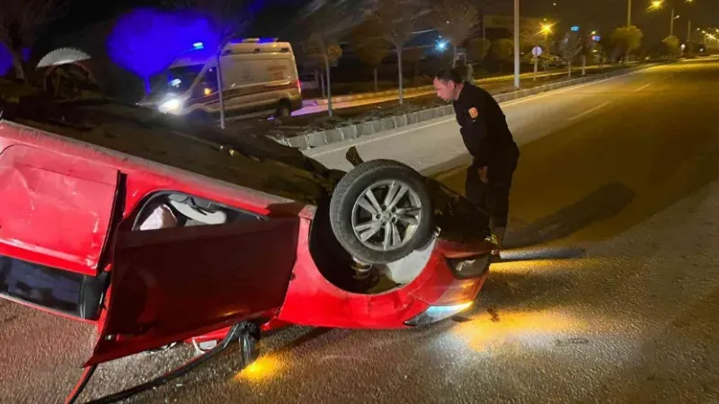 Van'da Kontrolden Çıkan Otomobil Ters Döndü: 1 Yaralı