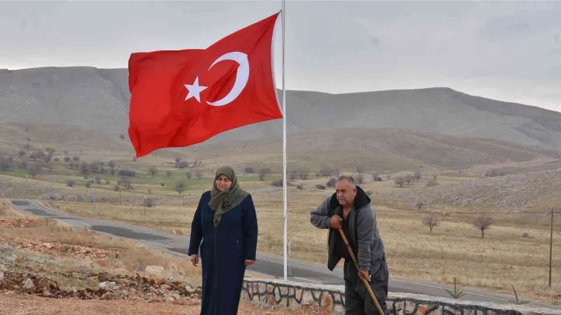 31 yıl önce şehit edilen siviller için anıt mezar yapıldı