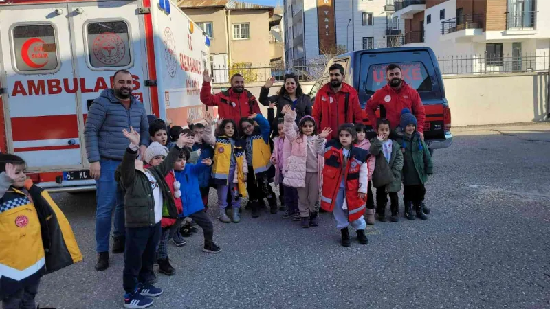 Vanlı çocuklara “Yaşama Yol Ver” projesi anlatıldı