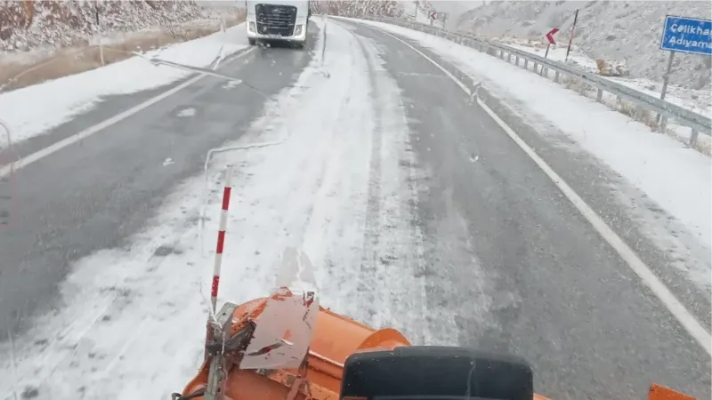 Adıyaman-Malatya karayolunda kar yağışı etkili oldu