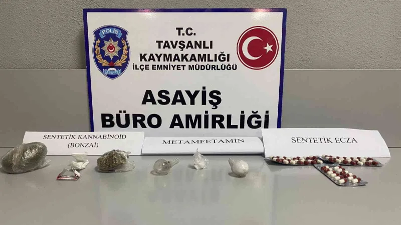 Kütahya’da "Dur" ihtarına uymayarak kaçan araçta uyuşturucu bulundu