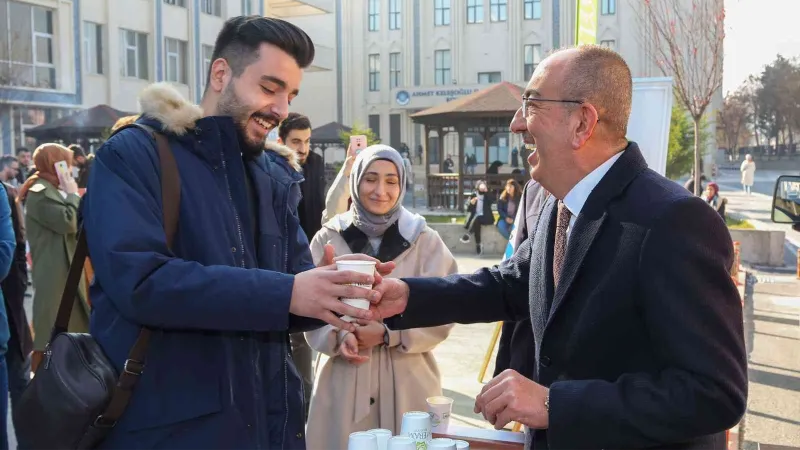 Meram Gençlik Meclisi’nden öğrencilere çorba ikramı