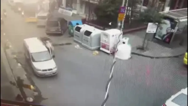 Şişli’deki yol verme kavgası kanlı bitti: 2 yaralı