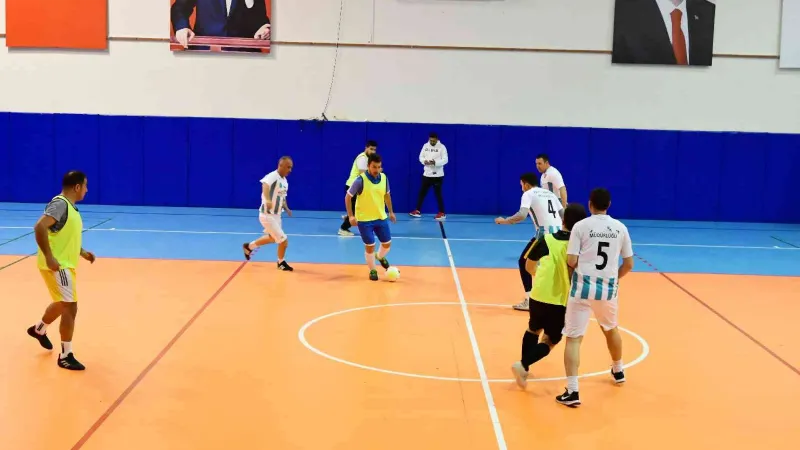 Kemer’de kurumlar arası futsal turnuvası başladı