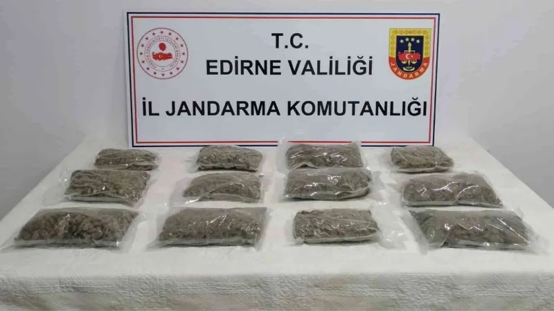 3 kilo 150 gram uyuşturucu ile yakalandılar