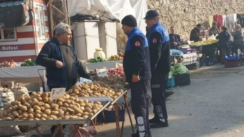 Zabıta pazarlarda fiyat denetimi yaptı