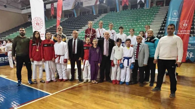 Okul sporları karate müsabakaları tamamlanıyor