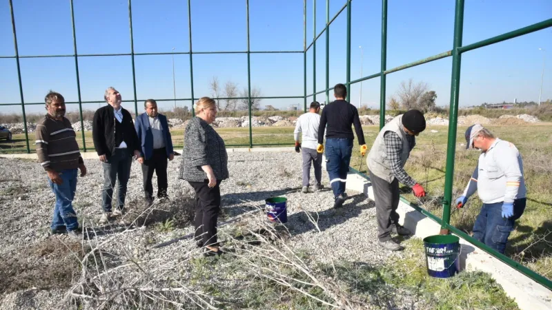 Başkan Erdem’den Büyükmangıt’a 2 halı saha