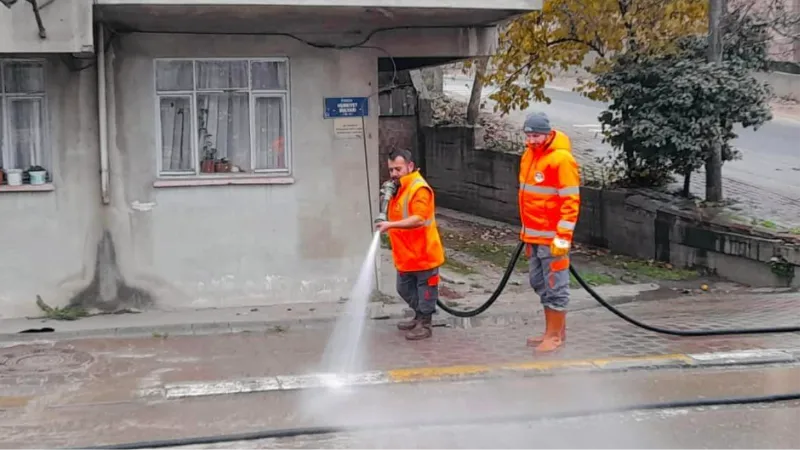 Körfez’in dört bir yanında temizlik çalışması sürüyor