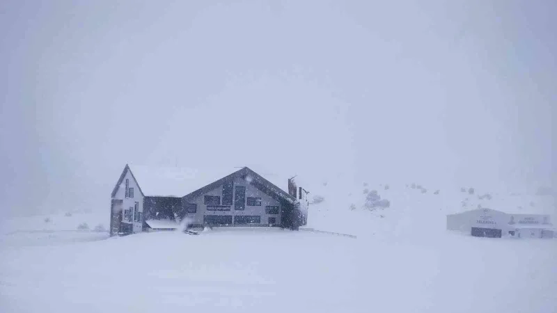 Denizli’nin yüksek kesimlerinde kar kalınlığı 40 santimetreye ulaştı