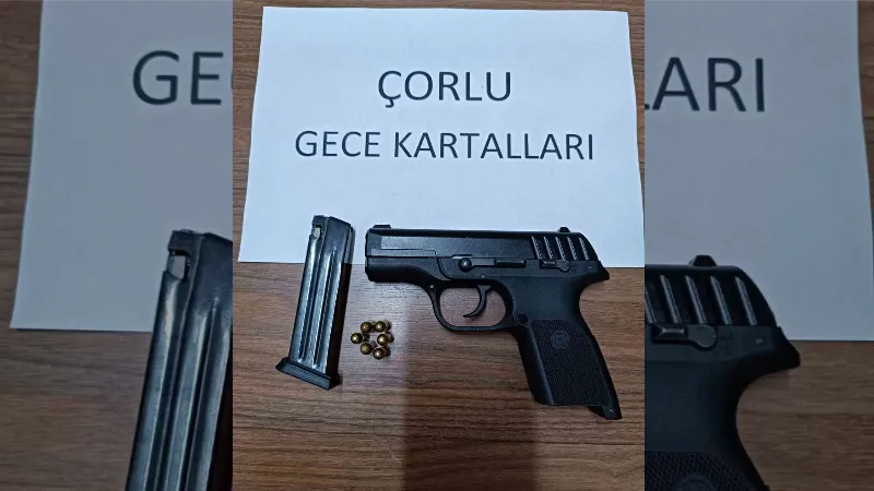 Bekçilerin şüphelenip yakaladığı şahsın üzerinden tabanca çıktı