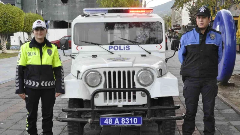 Fethiye’de Turizm Polisi’nin 1954 model nostaljik aracı