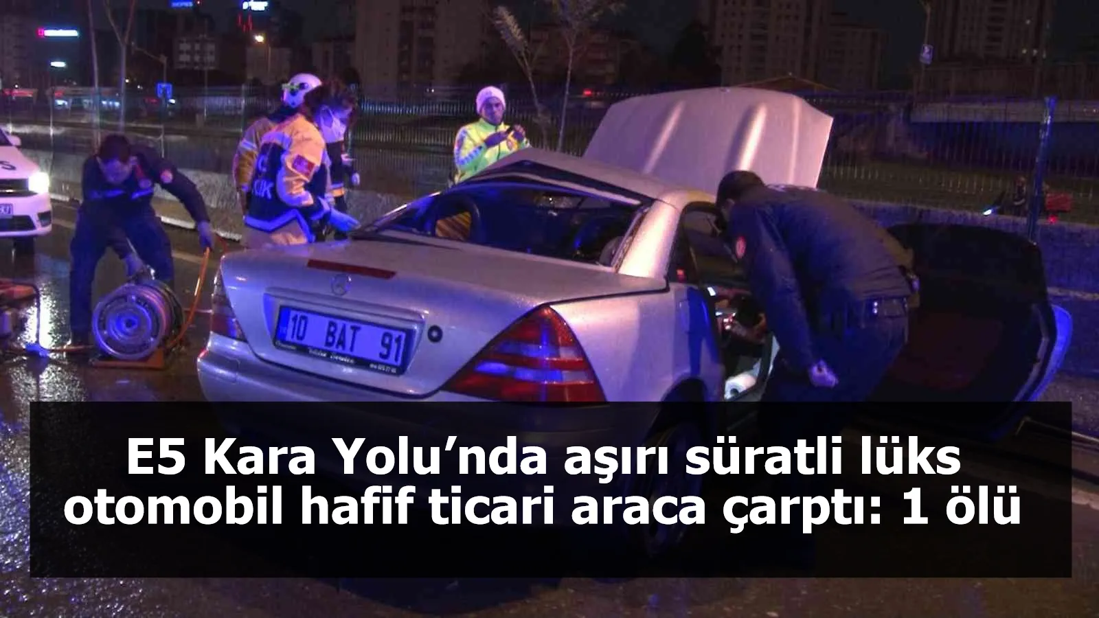 E5 Kara Yolu’nda aşırı süratli lüks otomobil hafif ticari araca çarptı: 1 ölü