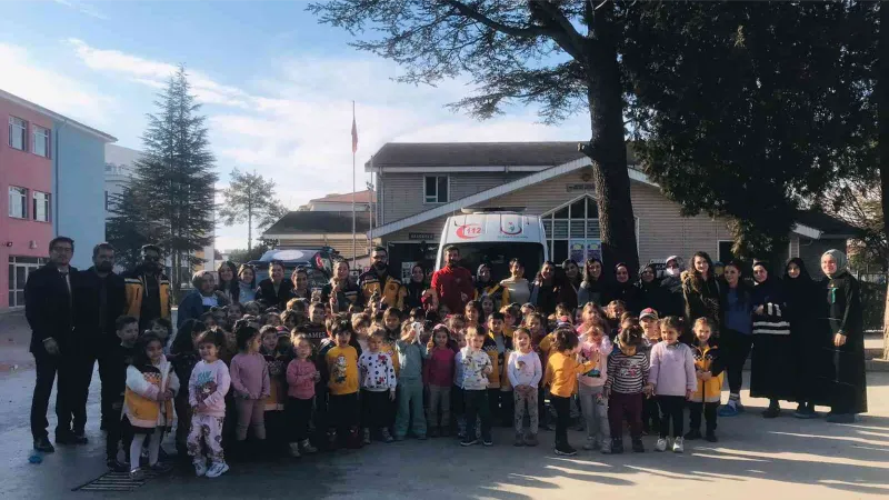 Minik öğrenciler ambulansı tanıdı