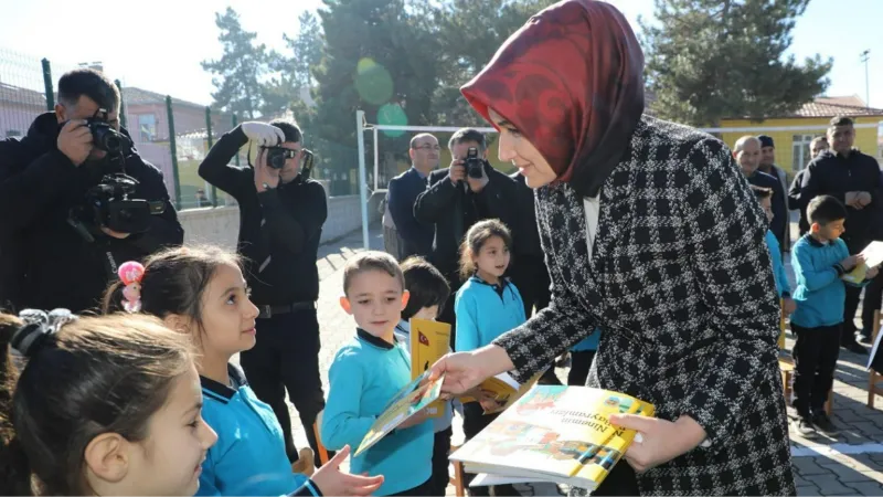 Vali Yiğitbaşı’ndan kitap okuma alışkanlığına destek