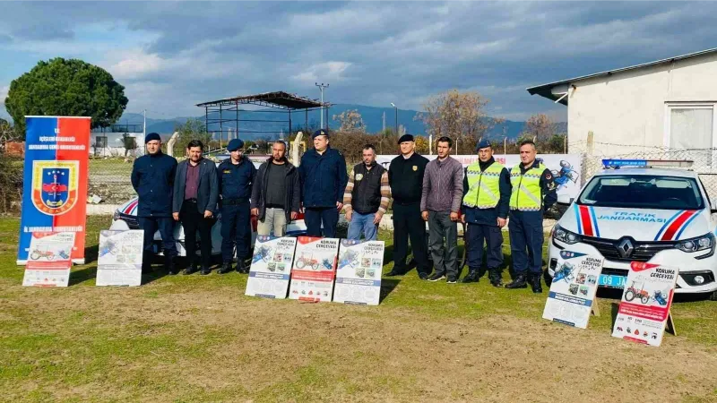 Jandarma ekipleri traktör ve motosiklet sürücülerini bilgilendirdi