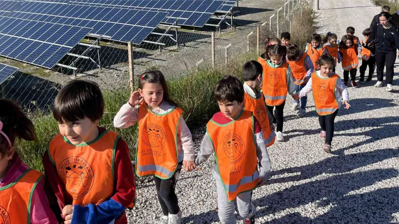 Minikler Güneş Enerji Tesisi’ni gezdi