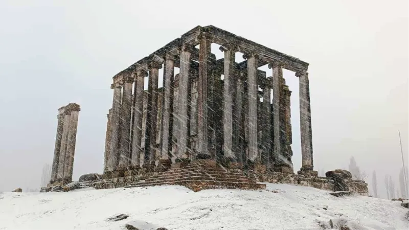 Aizanoi Antik Kenti beyaza büründü