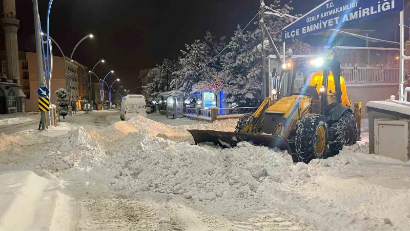 Özalp’ta 31 yerleşim yolu ulaşımda kapandı