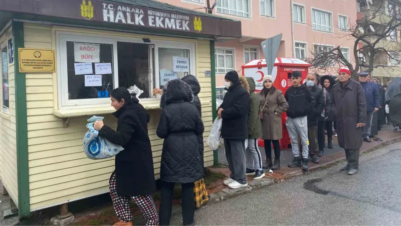 Başkentte hayırsever vatandaş halk ekmek büfesinde bin ekmek dağıttırdı