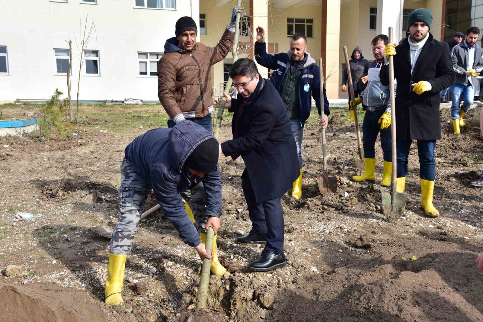 Balıkesir Üniversitesinde Fidan Dikim etkinliği gerçekleştirildi