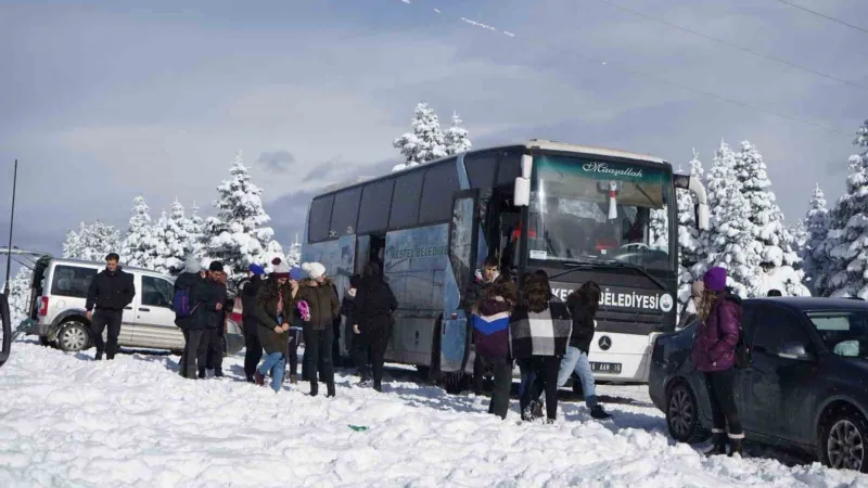 Yarıyıl tatilinin son günlerinde Uludağ’a tatilci akını