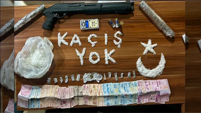 İzmir polisi uyuşturucu tacirlerini ’ŞUT’ladı