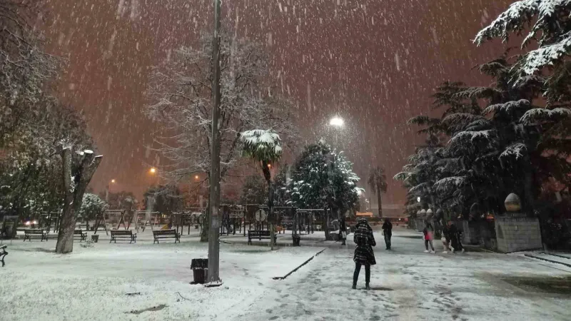 Batı ve Orta Karadeniz, haftaya kar ve fırtınayla başlayacak