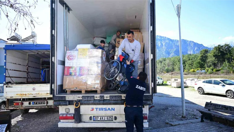 Kemer’den iki yardım tırı daha yola çıktı