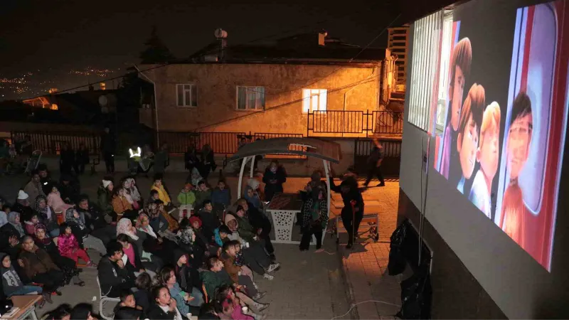 Depremin çocuklarına okul bahçesinde etkinlik