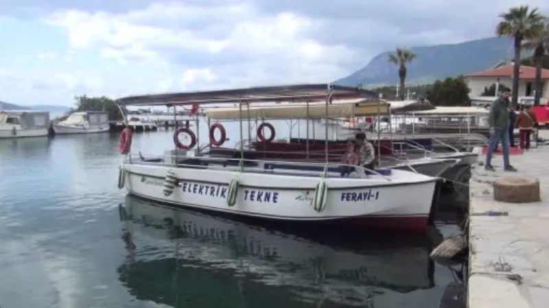 Su ve kuş sesi eşliğinde Kadın Azmağı’nda tekne turu