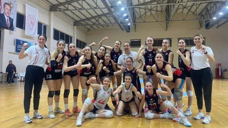 Voleybolda Ayvalık Bahçeşehir Koleji 1. Lig’in kapısını araladı