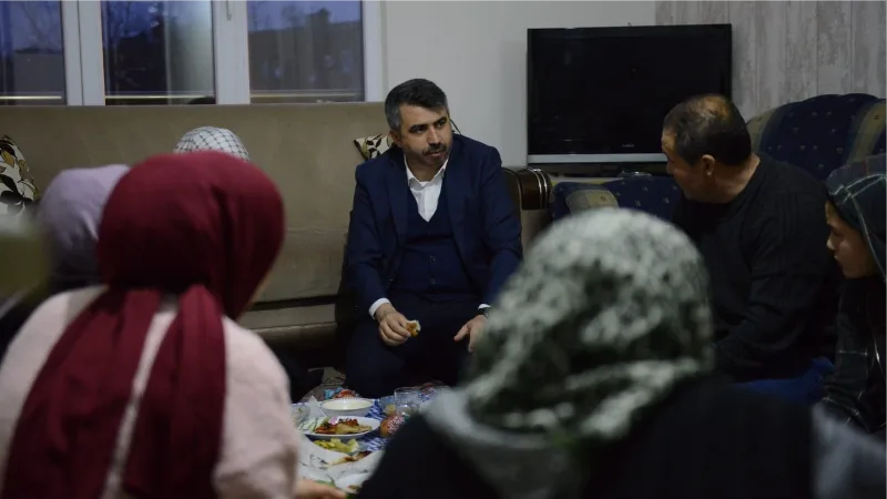 Başkan Yılmaz depremzedelerle iftar sofrasında buluştu