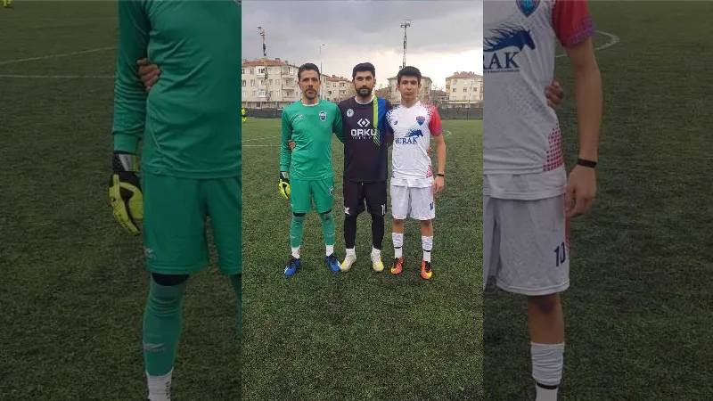 Baba - oğul yeşil sahada rakip oldu