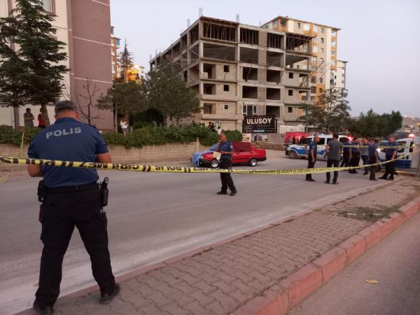 Otomobille husumetlisinin önünü kesip pompalı ile ateş açtı: 1 ölü