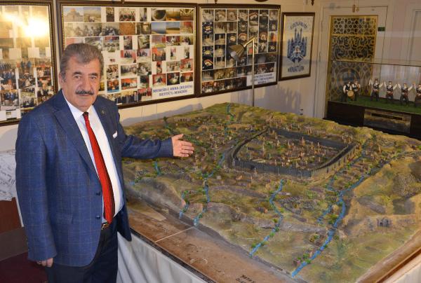 1800'lü yılların Erzurum'unun dev maketini yaptı