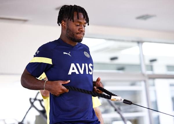 Batshuayi, özel program dahilinde çalışmalarına başladı