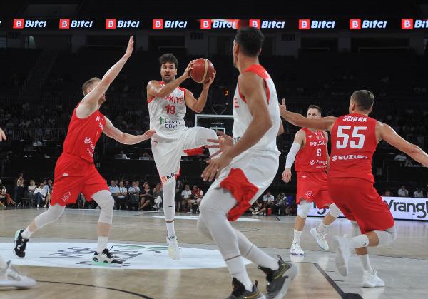 A Milli Erkek Basketbol Takımı, Polonya'yı farklı geçti