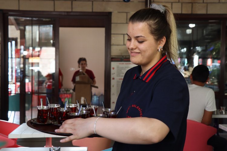 Kocaeli İzmit'te 'Gülümse Kafe' vatandaşların yüzünü güldürdü