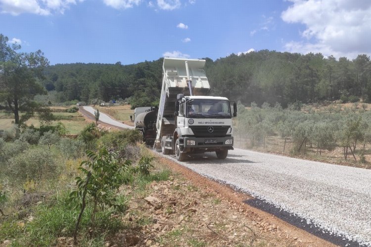 Muğla'da kırsal mahalle yolları yenileniyor