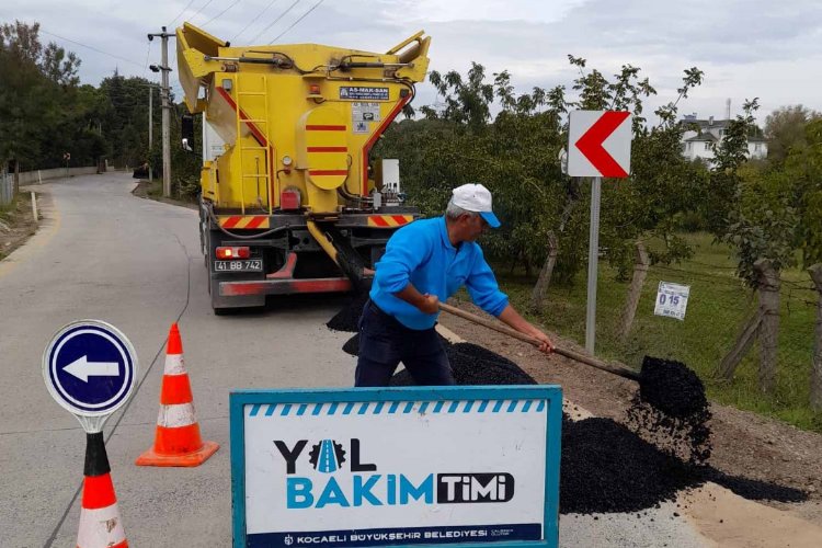 Kocaeli'de üst yapı yol bakım timi iş başında