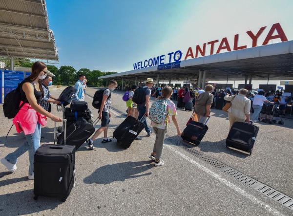 Antalya'ya hava yoluyla gelen turist sayısı 11 milyonu aştı